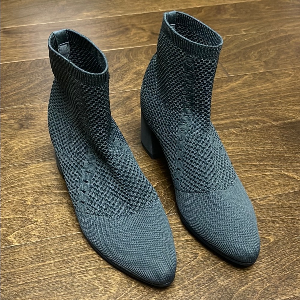 New, Eileen Fisher Honey Graphite Ankle Boots